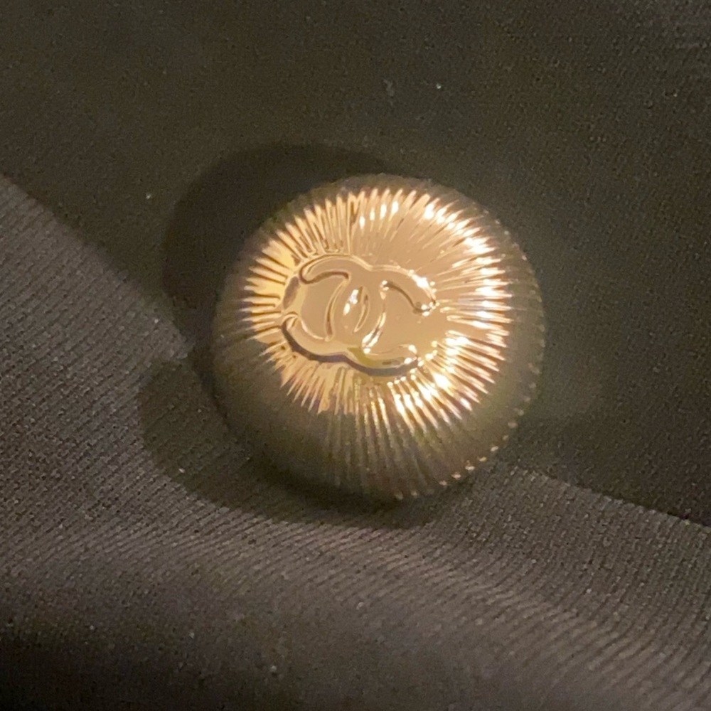 4 Chanel holiday charm/buttons - Picture 7 of 12